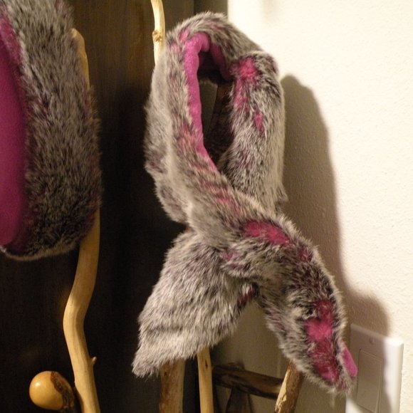 Neck works Hat an neck wrap/ scarf - Picture 2 of 8